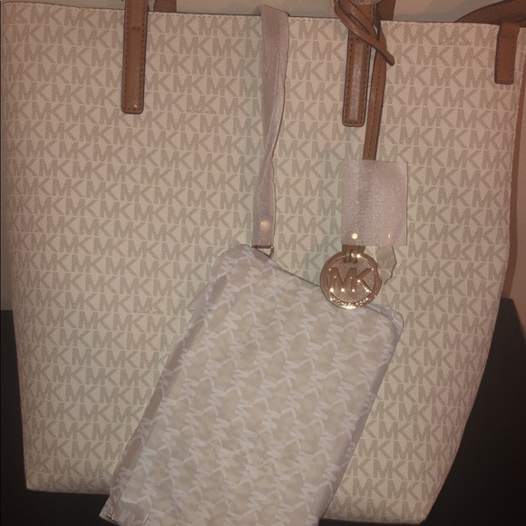 Michael Kors Hayley Large Tote Bag - Picture 3 of 3